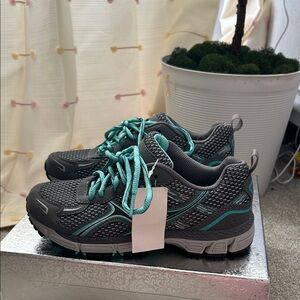 Everlast Charcoal and Aqua Athletic Shoes